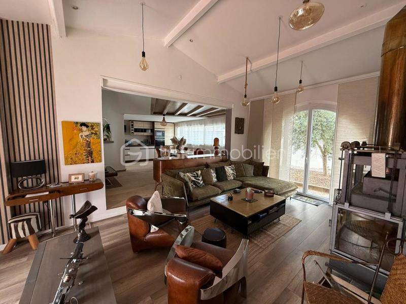 Propriété - 400 m² - 8 pièces