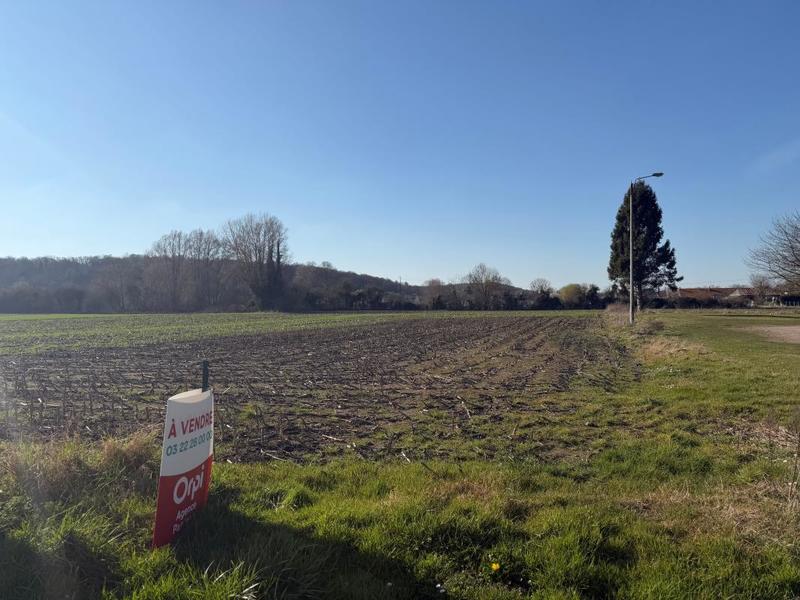 Terrain constructible - 1 055 m²