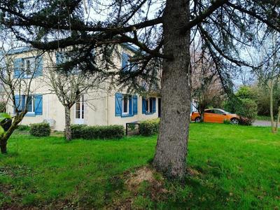 Maison - 263 m² - 9 pièces