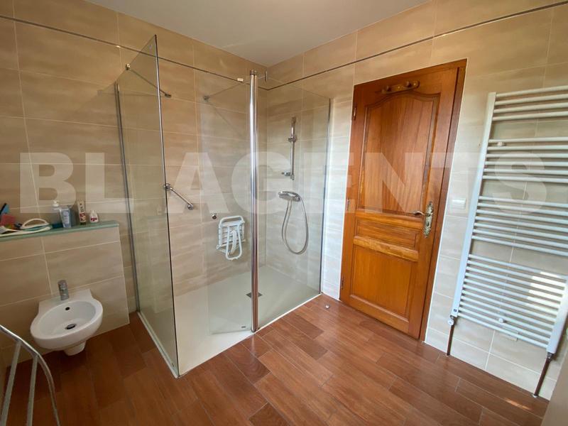 Maison traditionnelle - 160 m² - 6 pièces