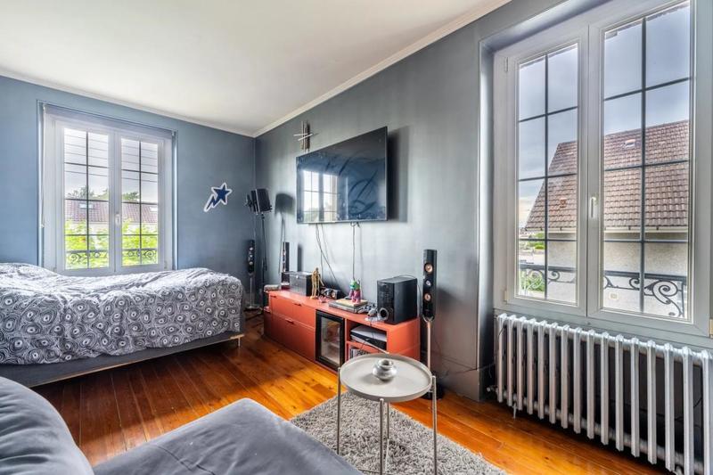 Maison - 250 m² - 7 pièces