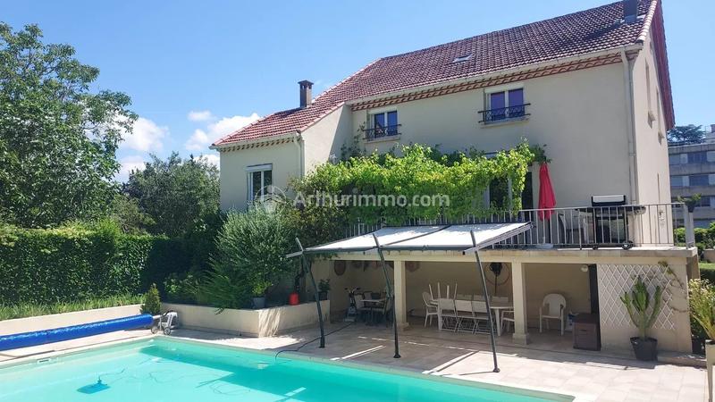 Maison - 202 m² - 7 pièces