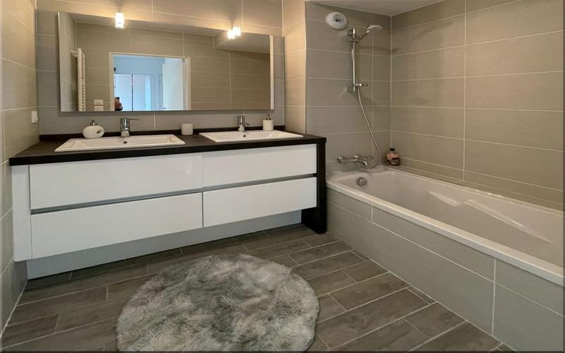 Appartement - 122 m² - 6 pièces