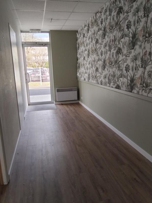 Local commercial - 85 m² - 4 pièces