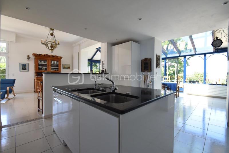 Demeure - 303 m² - 11 pièces