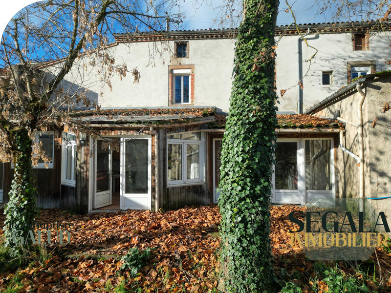 Maison - 230 m² - 8 pièces