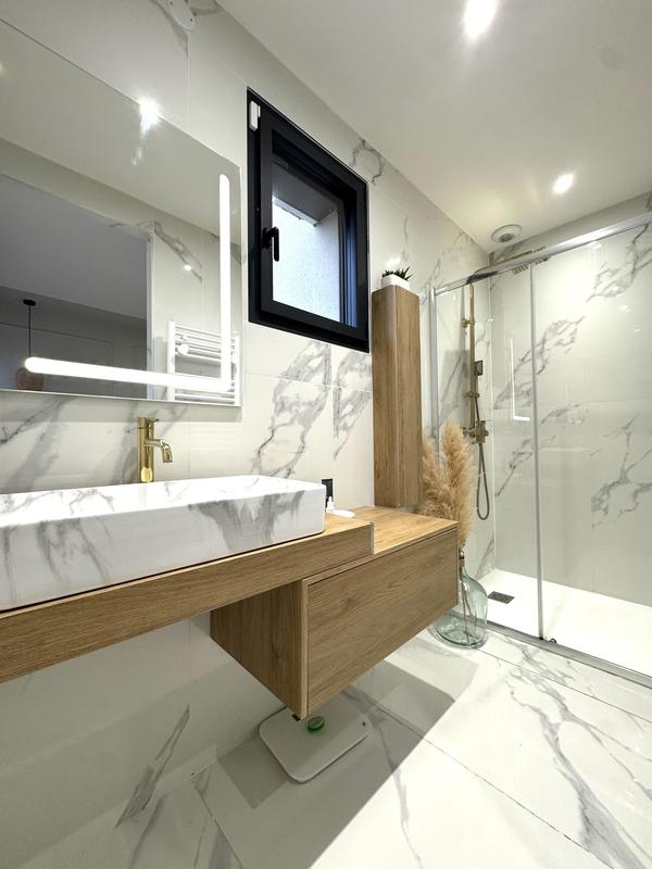 Maison - 220 m² - 9 pièces