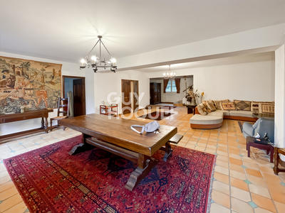 Maison - 311 m² - 13 pièces
