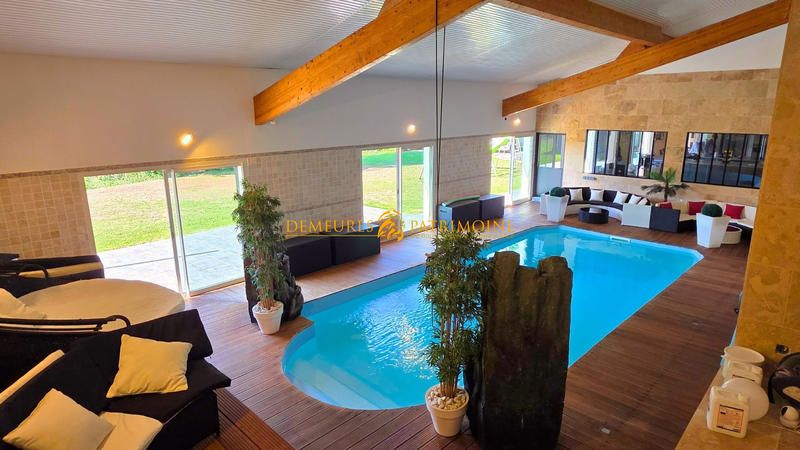 Maison - 700 m² - 9 pièces