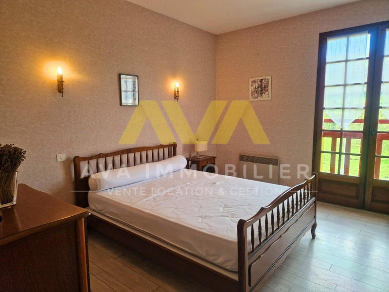 Maison - 300 m² - 9 pièces