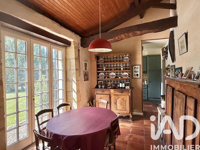 Maison - 247 m² - 7 pièces