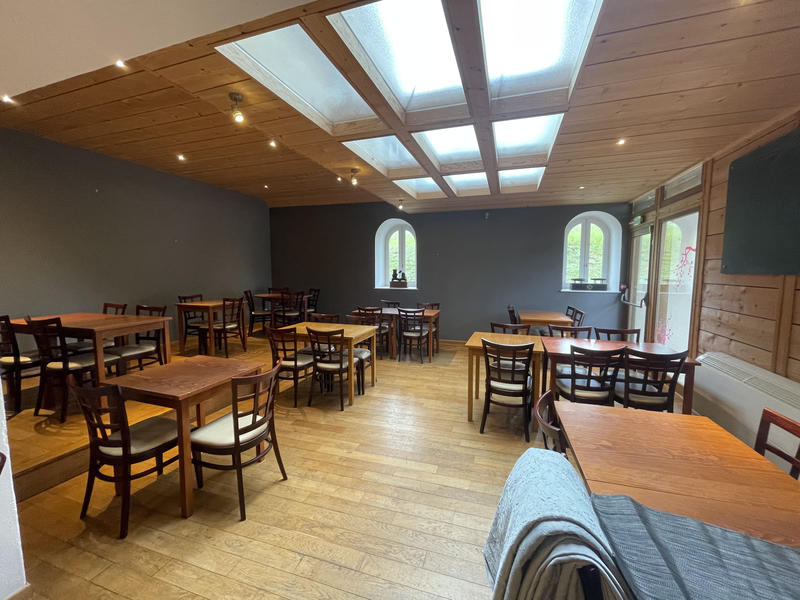 Maison - 337 m² - 16 pièces