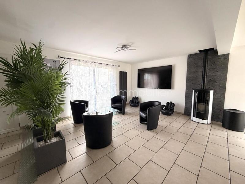 Maison traditionnelle - 210 m² - 7 pièces