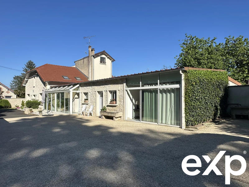 Maison - 200 m² - 7 pièces