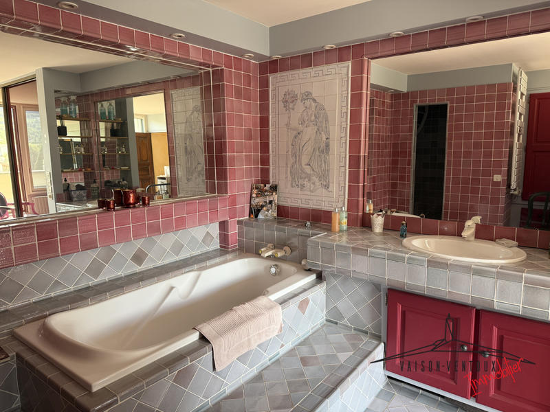 Maison - 336 m² - 12 pièces