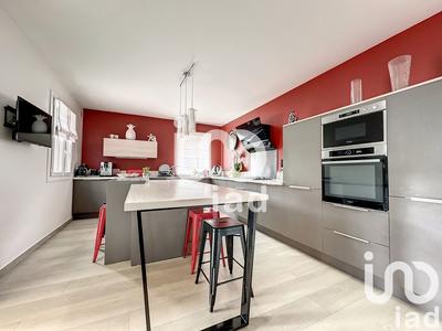 Maison - 300 m² - 8 pièces