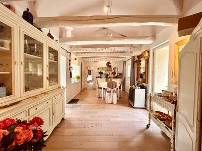 Maison - 270 m² - 8 pièces