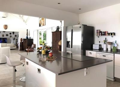 Maison - 221 m² - 7 pièces