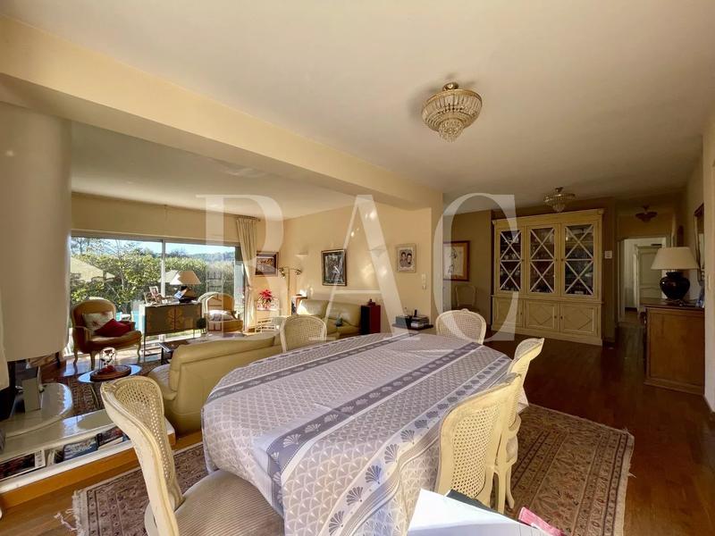 Villa - 250 m² - 8 pièces