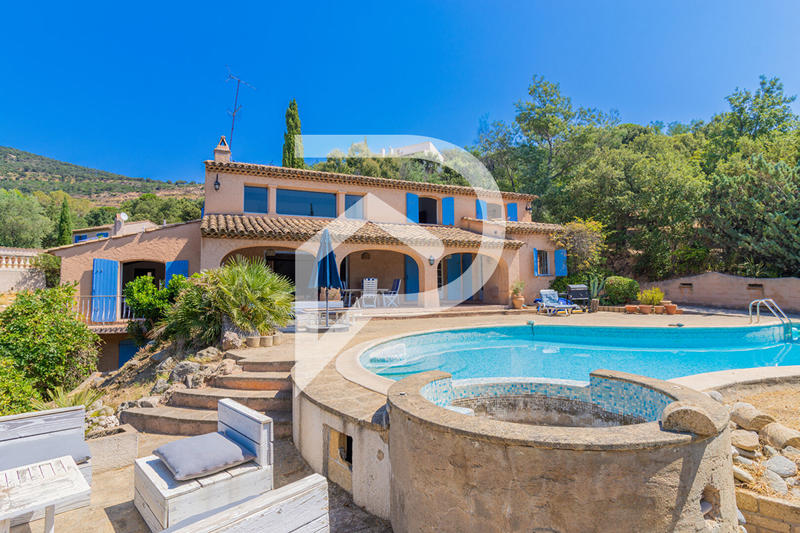 Maison - 380 m² - 10 pièces