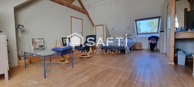 Maison - 237 m² - 8 pièces