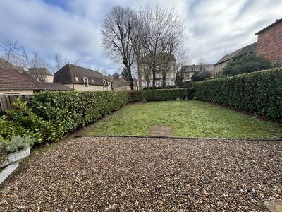 Maison - 90 m² - 6 pièces