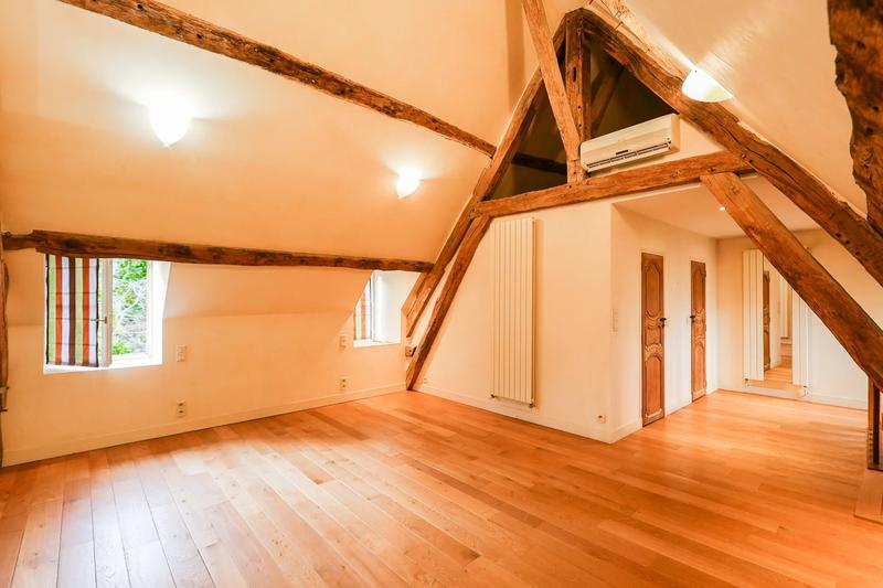 Maison - 220 m² - 7 pièces