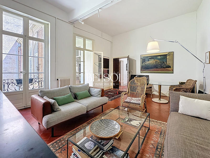 Maison - 300 m² - 8 pièces