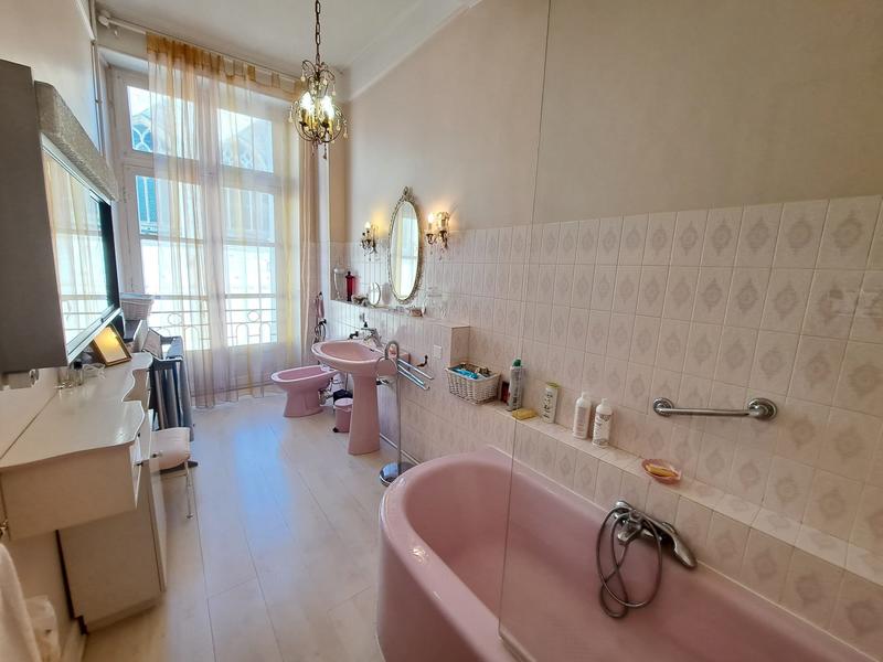 Maison - 288 m² - 10 pièces