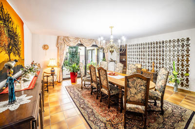 Maison - 270 m² - 5 pièces