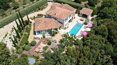 Maison - 267 m² - 10 pièces