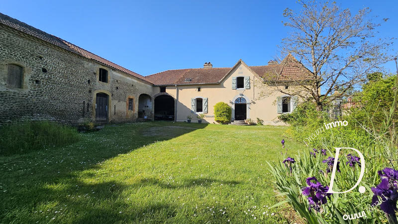 Maison - 334 m² - 6 pièces