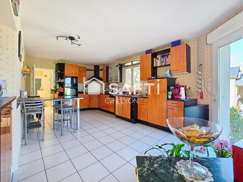 Maison - 208 m² - 7 pièces