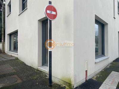 Local d'activité / Entrepôt - 61 m²