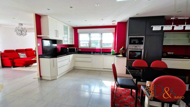 Maison - 202 m² - 7 pièces