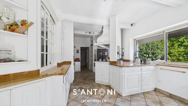 Maison - 380 m² - 11 pièces