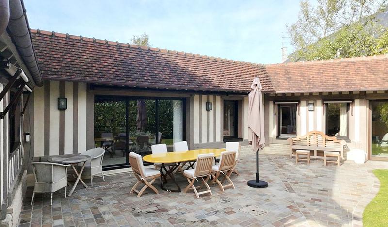 Maison - 235 m² - 8 pièces