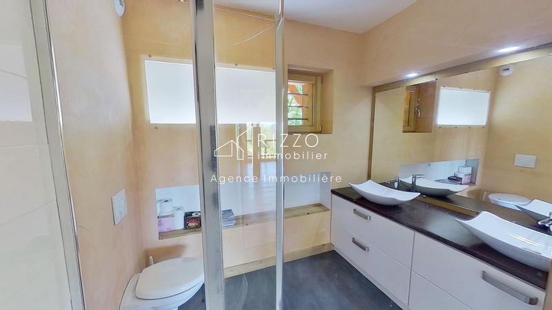 Maison - 210 m² - 8 pièces