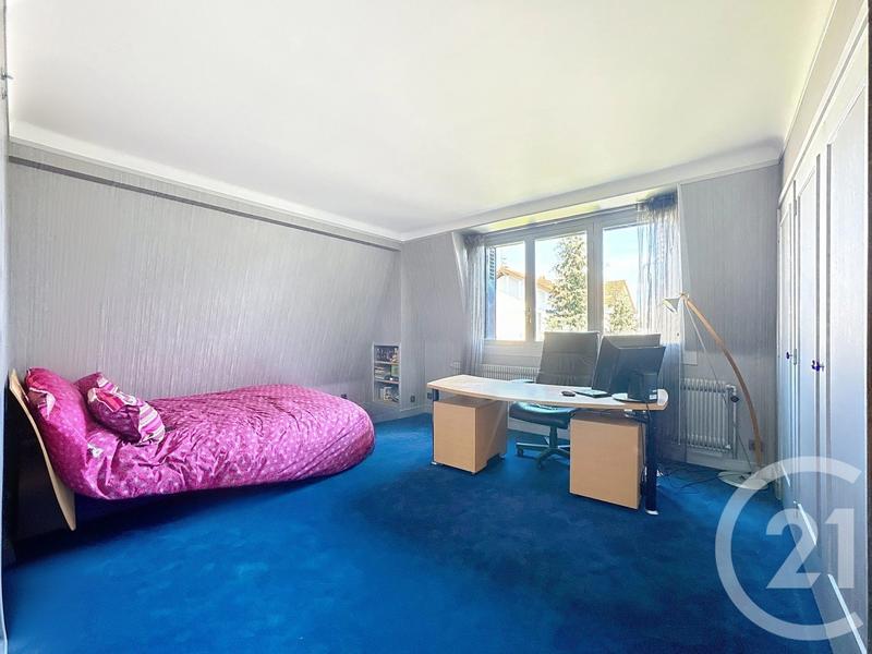 Maison - 237 m² - 7 pièces