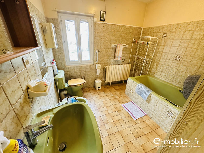 Maison - 180 m² - 9 pièces