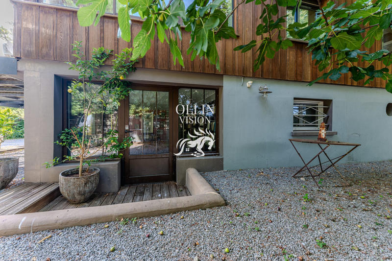 Villa - 240 m² - 9 pièces