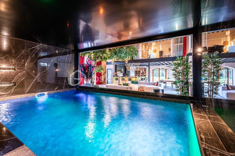 Maison - 303 m² - 8 pièces