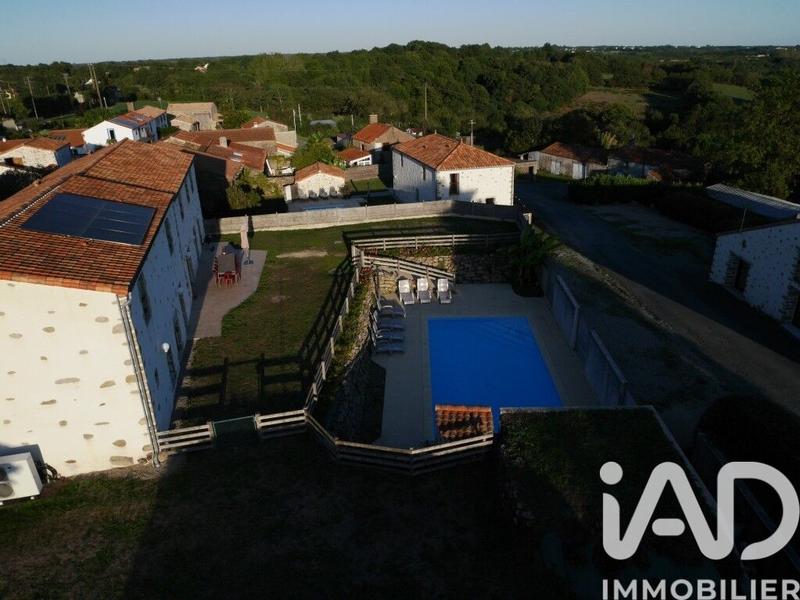 Maison - 251 m² - 13 pièces