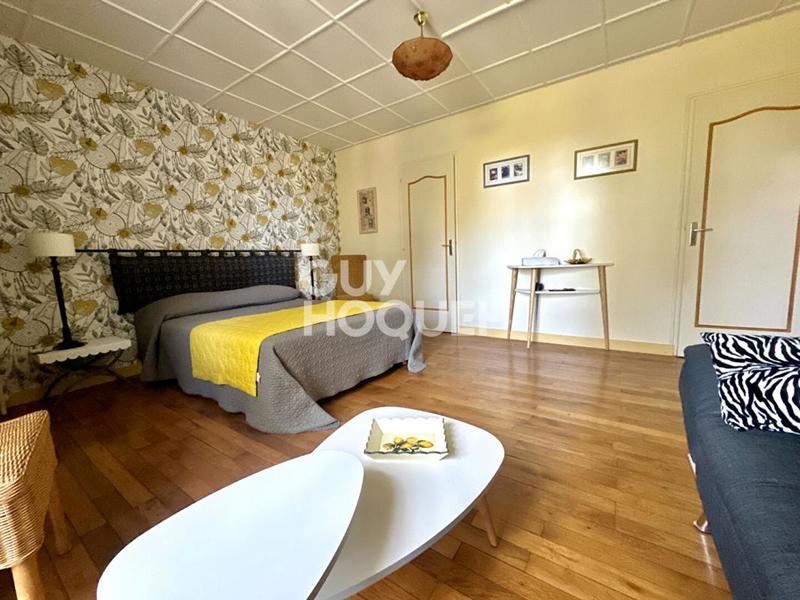 Demeure - 221 m² - 5 pièces