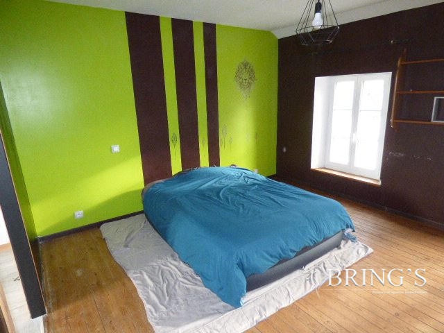 Maison - 222 m² - 8 pièces