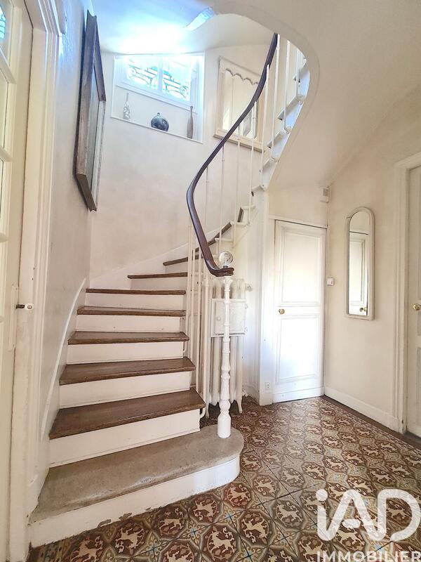 Maison - 180 m² - 11 pièces