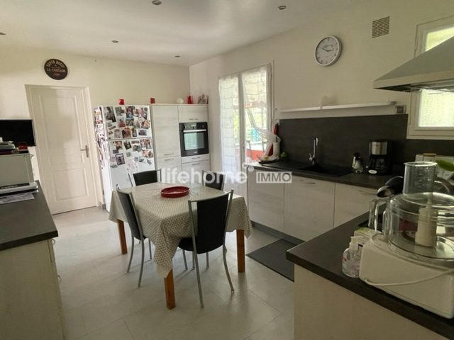 Maison - 180 m² - 8 pièces