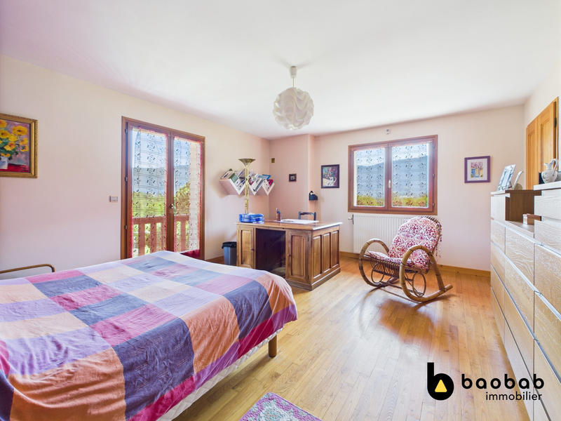 Maison - 320 m² - 12 pièces