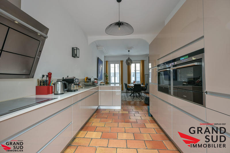 Maison - 214 m² - 7 pièces