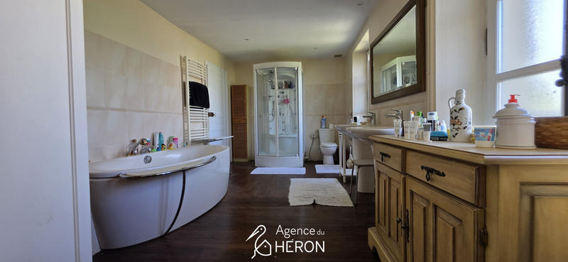 Maison - 373 m² - 10 pièces